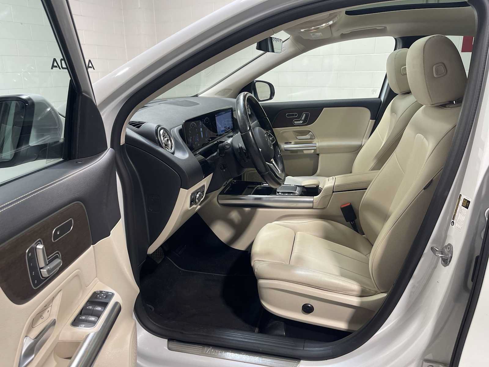 Used 2021 Mercedes-Benz GLA 250 4MATIC image 2