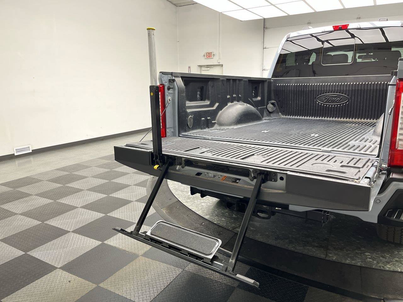 Certified 2024 Ford F250 Lariat w/ Lariat Ultimate Package AWD/4WD image 36