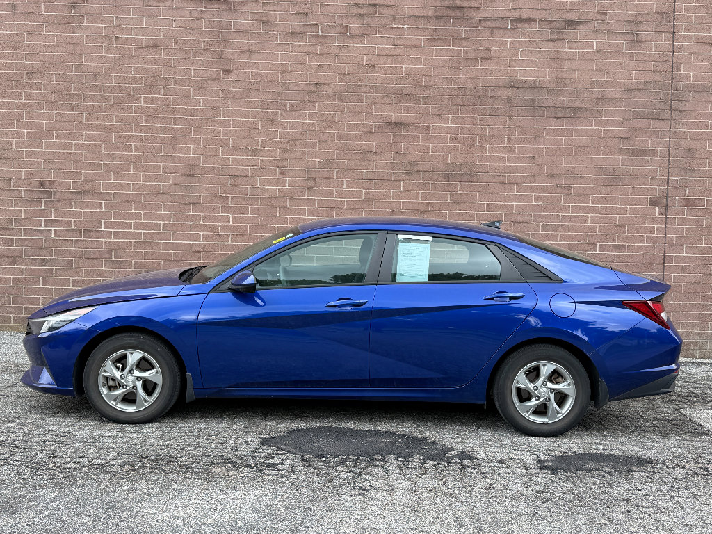 Used 2023 Hyundai Elantra SE FWD image 3