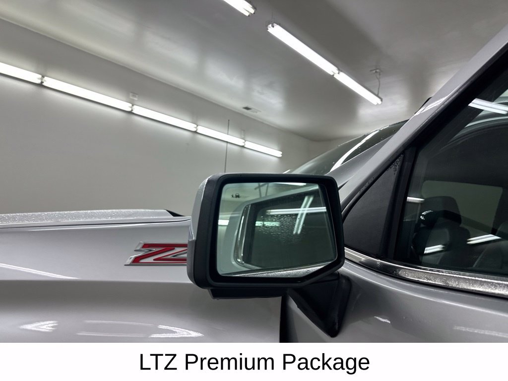 Used 2019 Chevrolet Silverado 1500 LTZ w/ LTZ Premium Package AWD/4WD image 19
