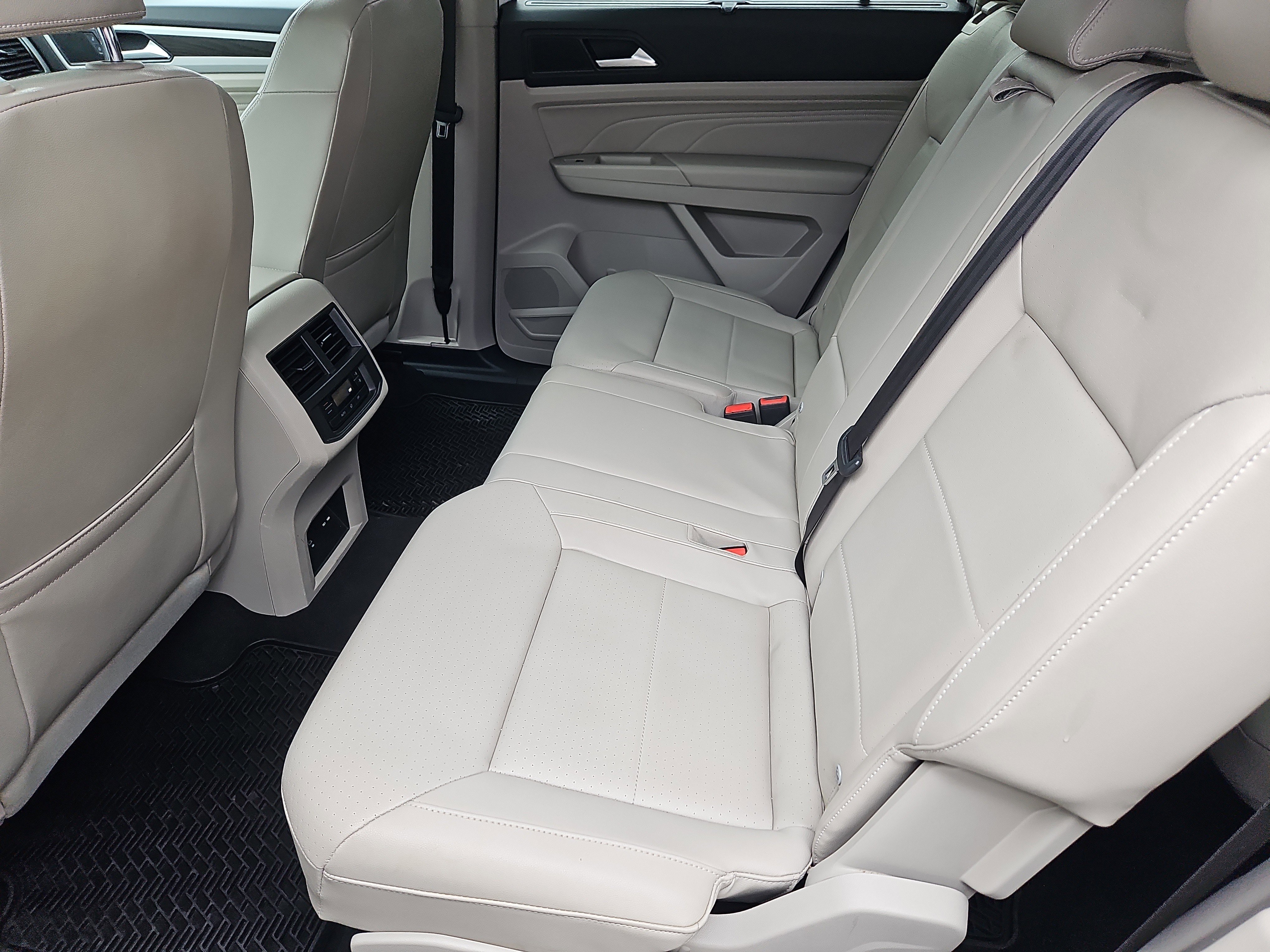 Used 2022 Volkswagen Atlas SE image 31