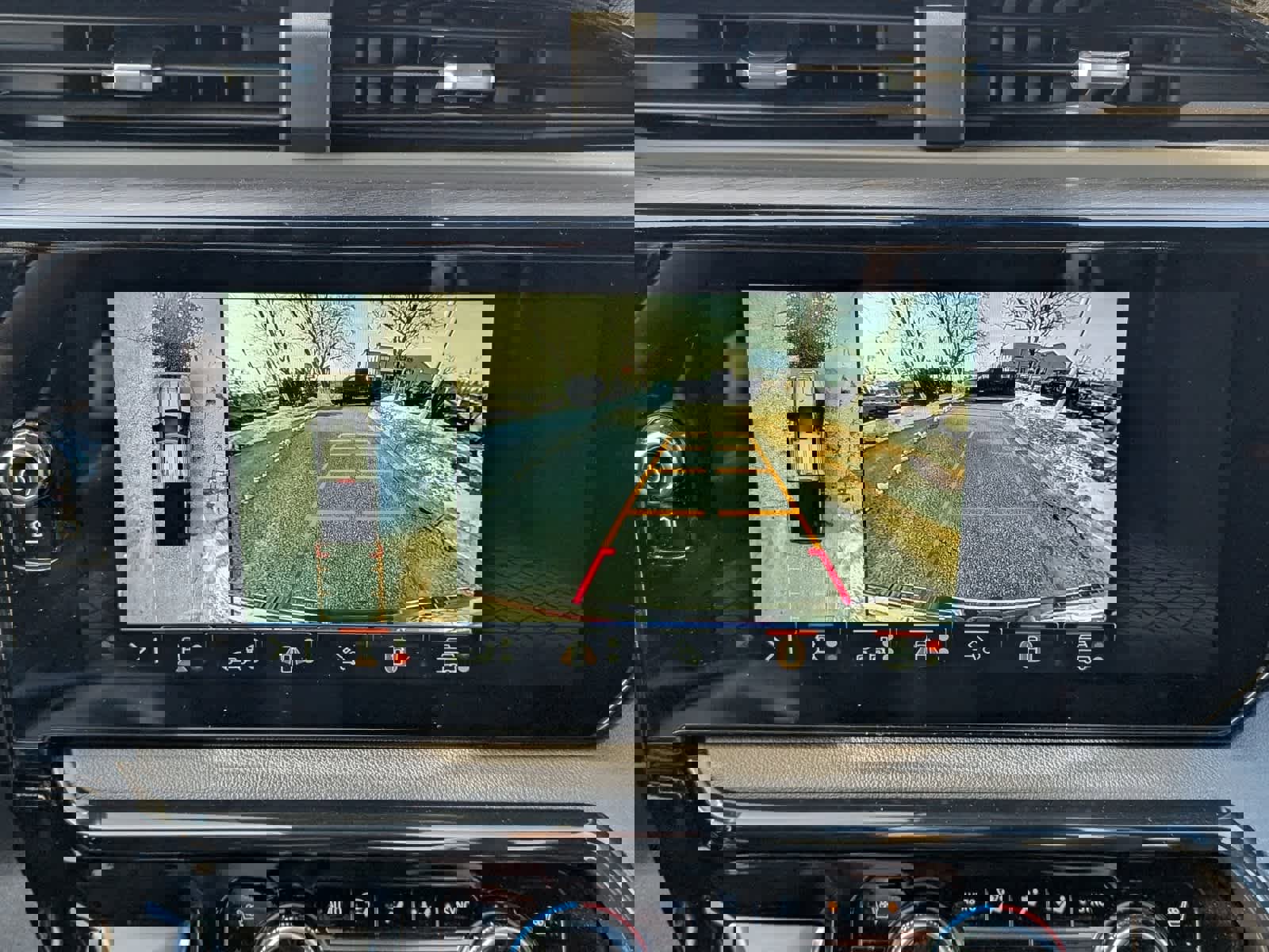 Used 2025 GMC Sierra 2500 AT4 image 29