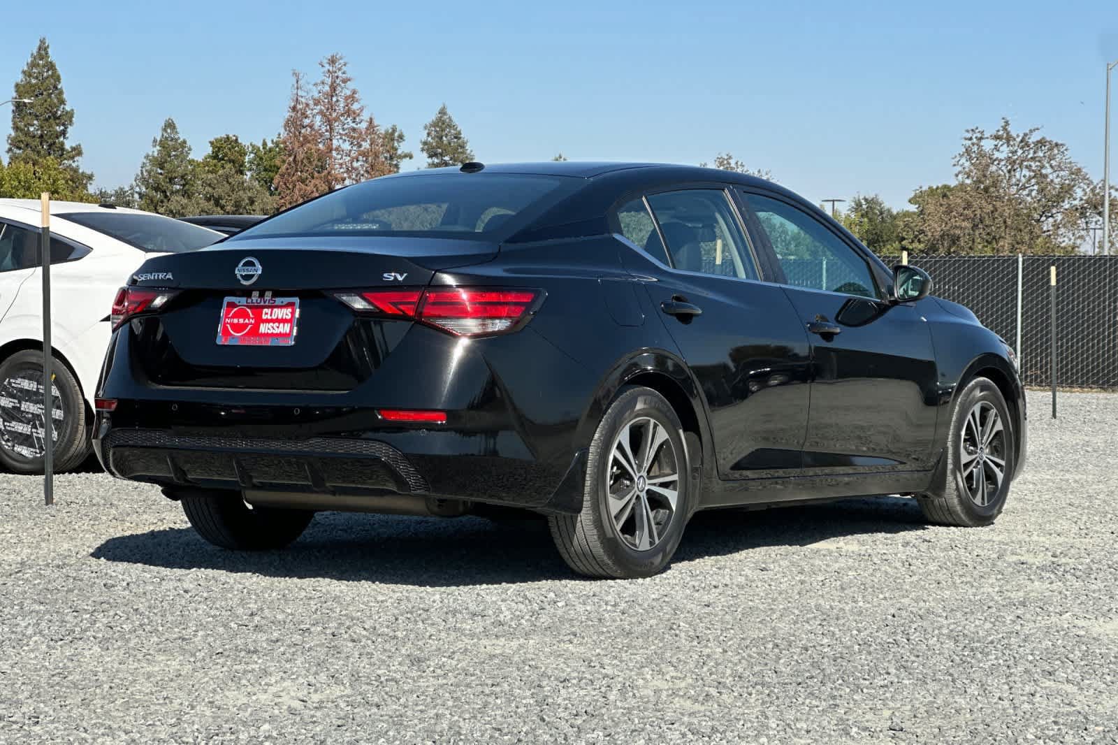 Used 2022 Nissan Sentra SV FWD image 3