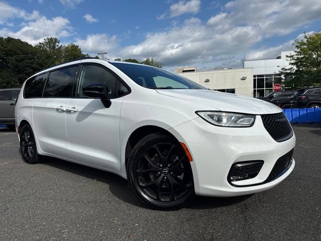 Used 2025 Chrysler Pacifica Limited
