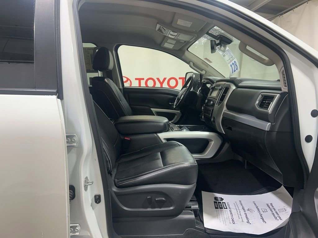 Used 2019 Nissan Titan PRO-4X AWD/4WD image 12