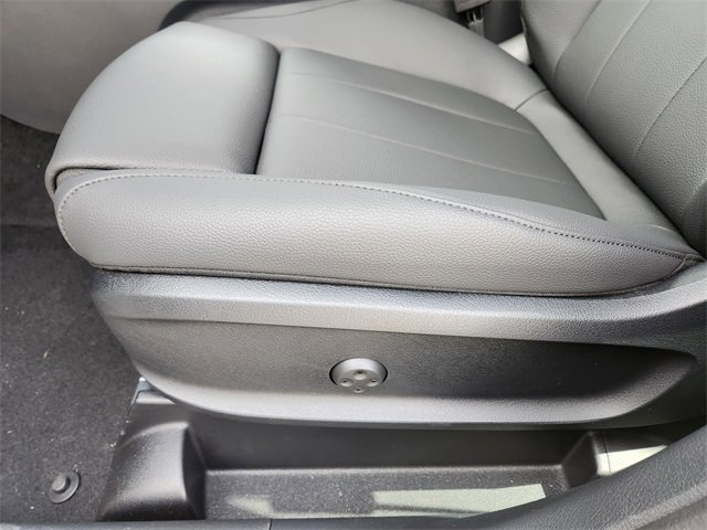 New 2025 Mercedes-Benz GLB 250 4MATIC image 9