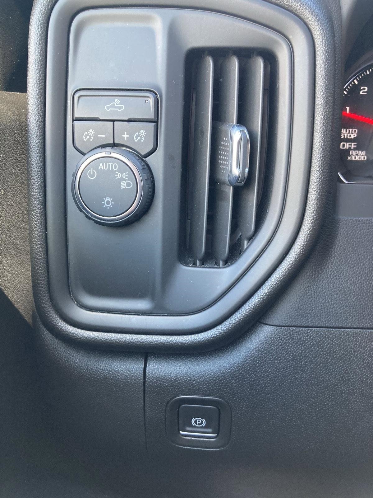 Used 2022 Chevrolet Silverado 1500 Custom image 14