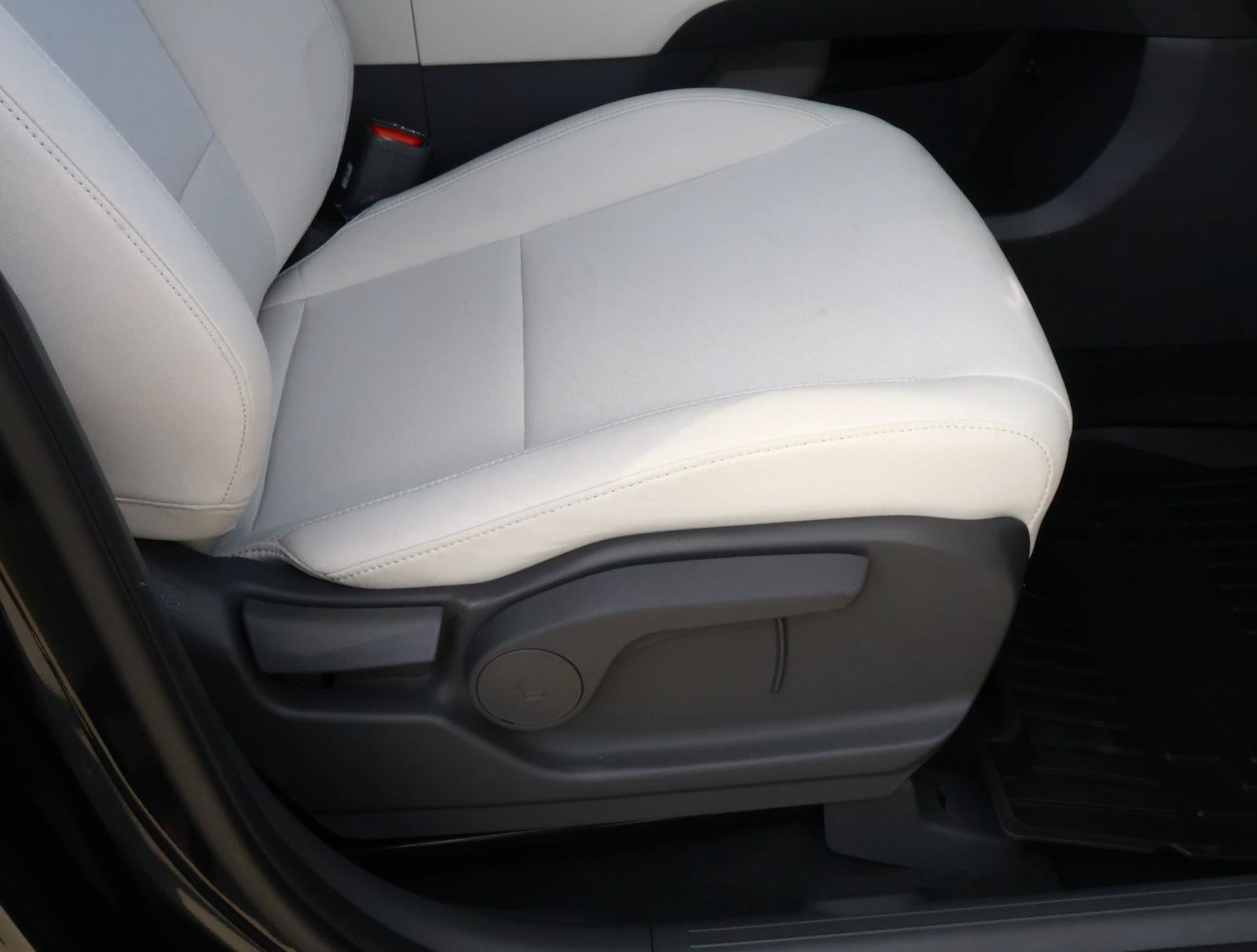 Used 2026 Hyundai Santa Fe SE FWD image 14
