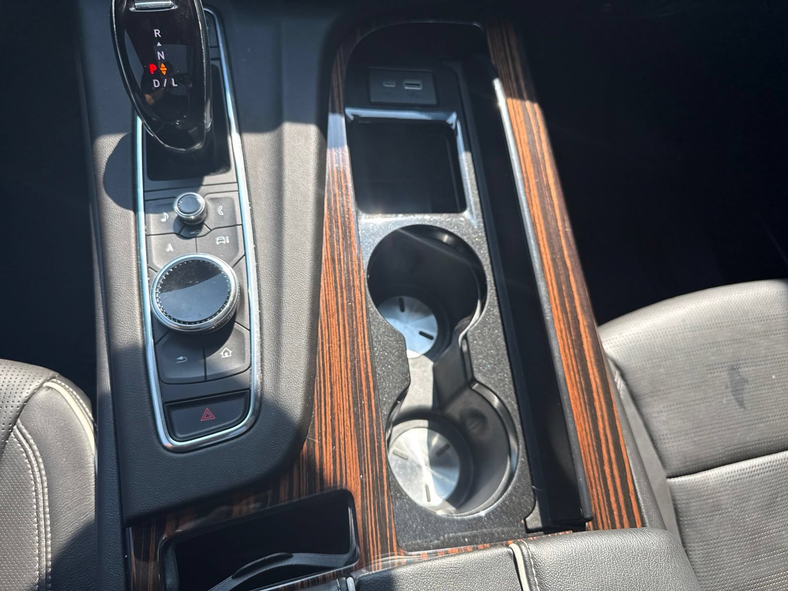 Used 2023 Cadillac Escalade Premium Luxury AWD/4WD image 33