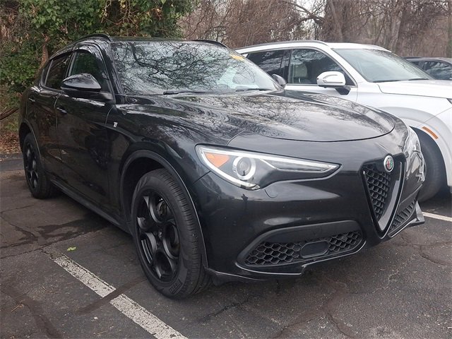 Used 2022 Alfa Romeo Stelvio Ti image 3
