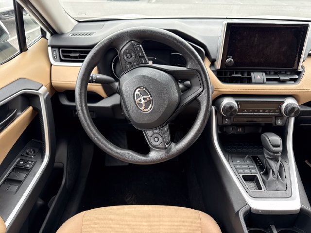 Used 2025 Toyota RAV4 LE AWD/4WD image 18