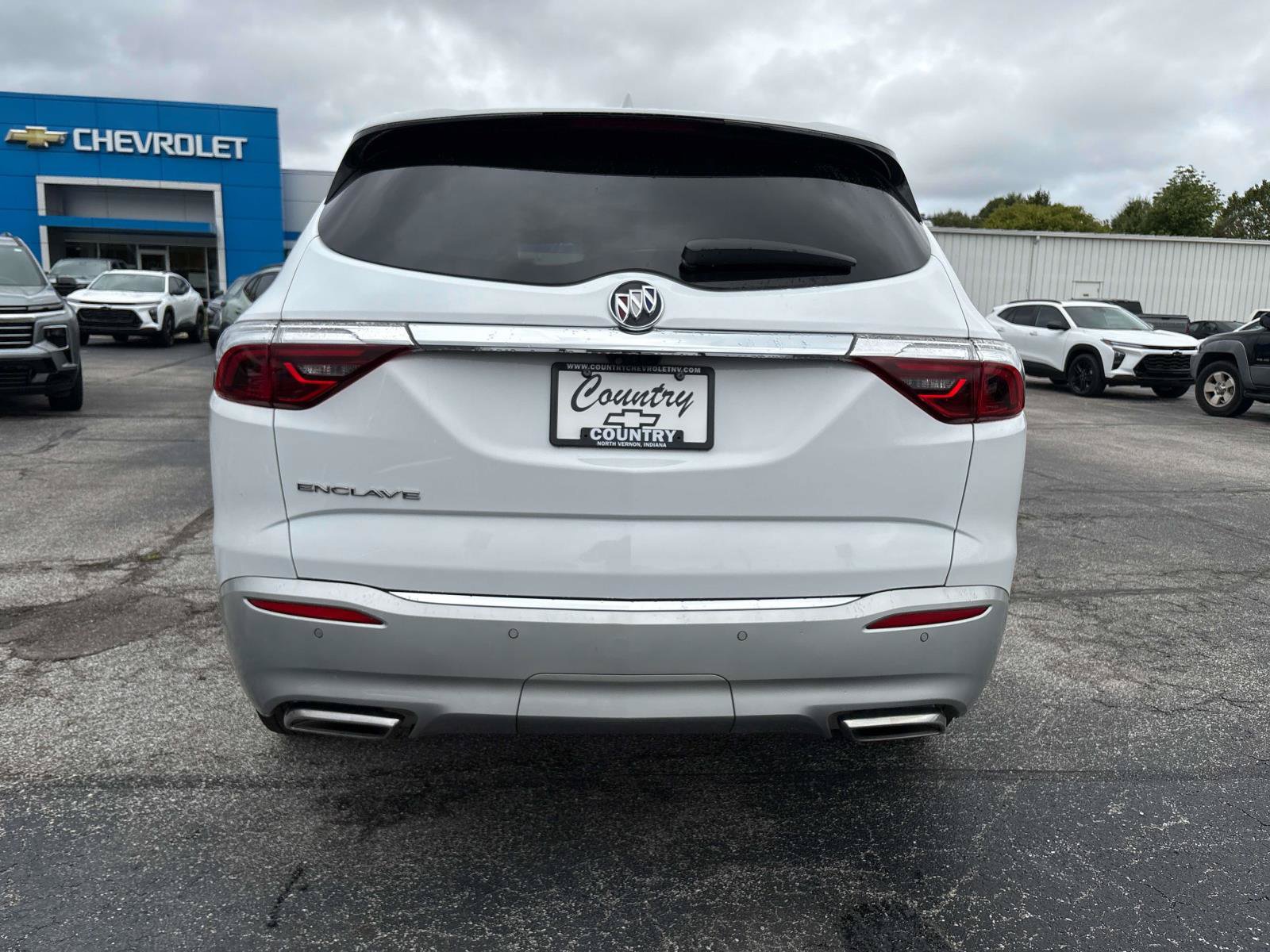 Used 2023 Buick Enclave Essence w/ Experience Buick Package FWD image 3