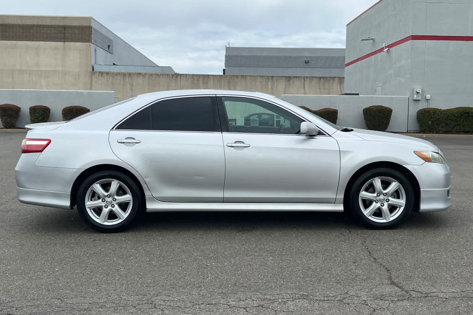 Used 2009 Toyota Camry SE FWD image 6