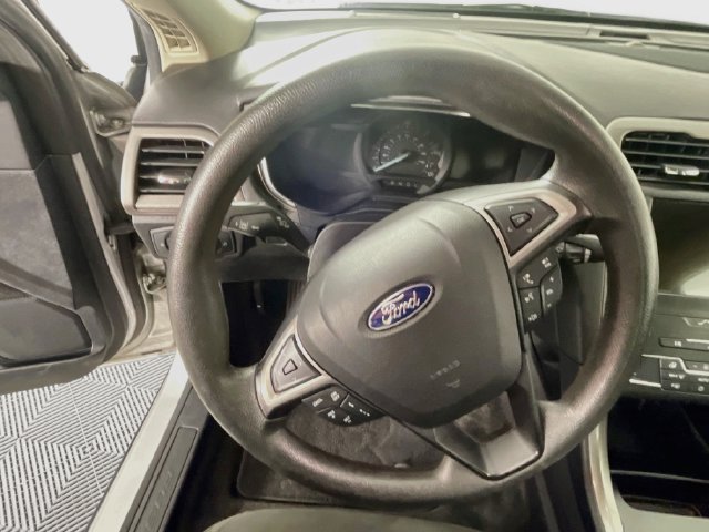 Used 2019 Ford Fusion SE FWD image 12