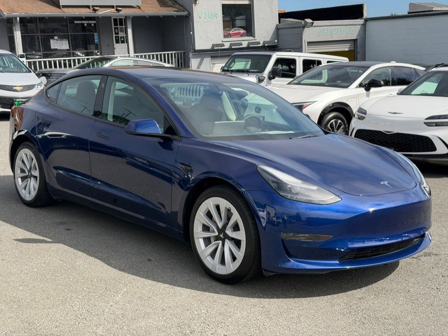 Used 2023 Tesla Model 3 Standard Range image 3