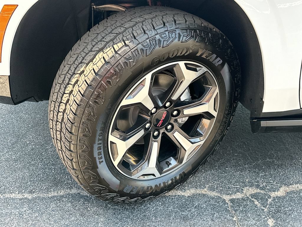 New 2026 GMC Yukon AT4 Ultimate w/ LPO, Floor Liner Package AWD/4WD image 24