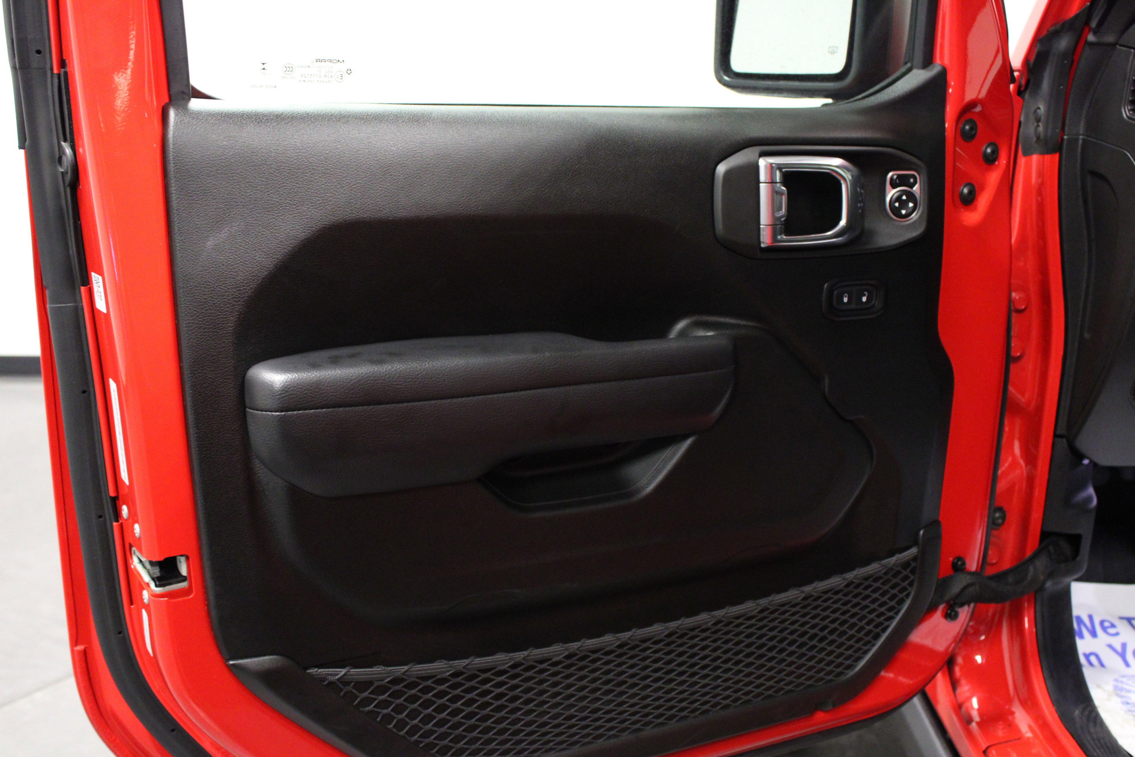 Used 2025 Jeep Wrangler Willys AWD/4WD image 11