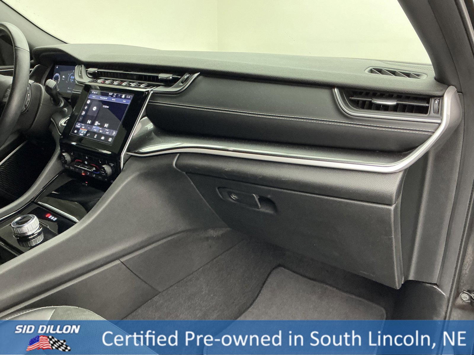 Used 2021 Jeep Grand Cherokee L Laredo image 25