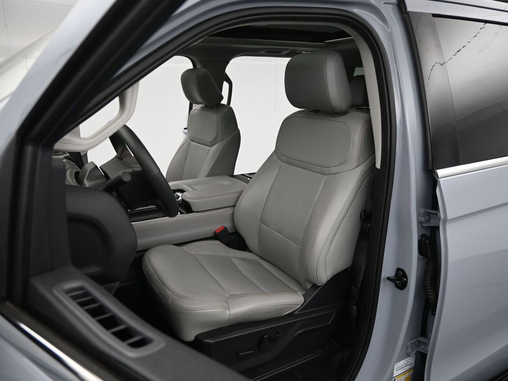 Used 2025 Ford Expedition Active image 9