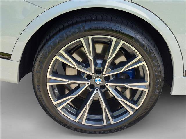 Used 2022 BMW X7 M50i w/ Dynamic Handling Package AWD/4WD image 24