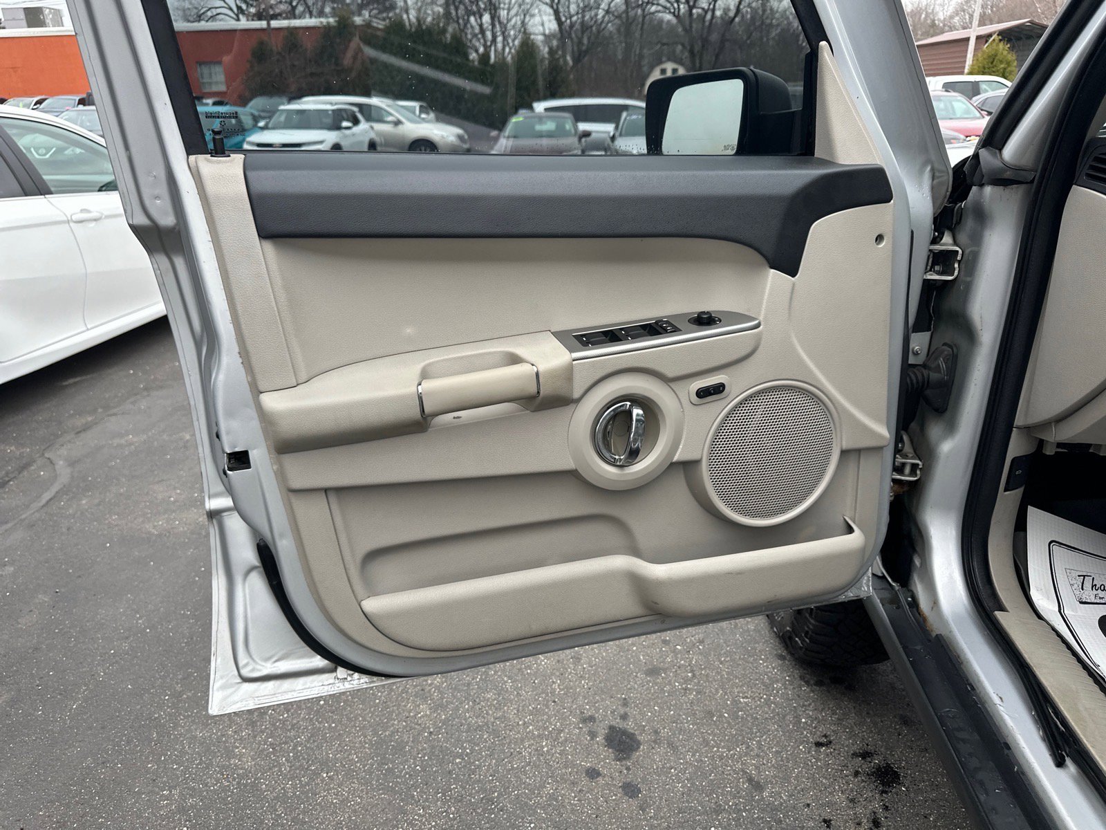 Used 2006 Jeep Commander Limited image 27