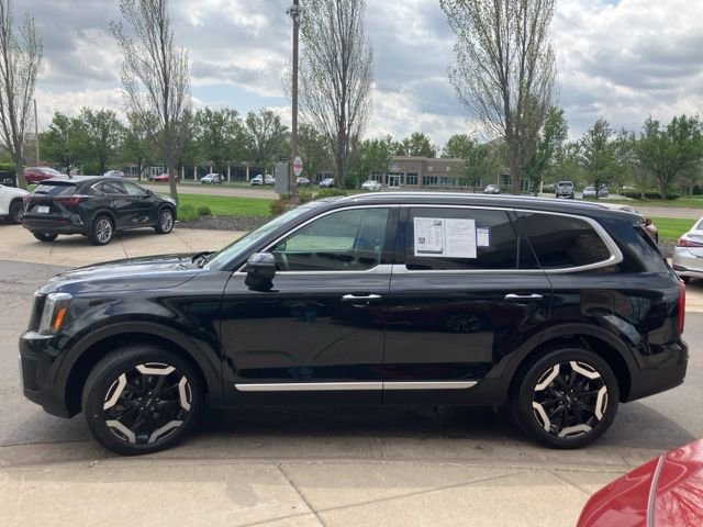 Used 2025 Kia Telluride S FWD image 6