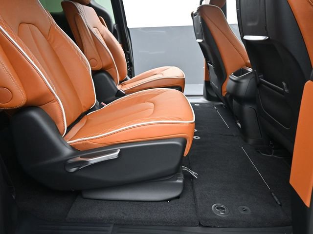 New 2026 Chrysler Pacifica Pinnacle image 15