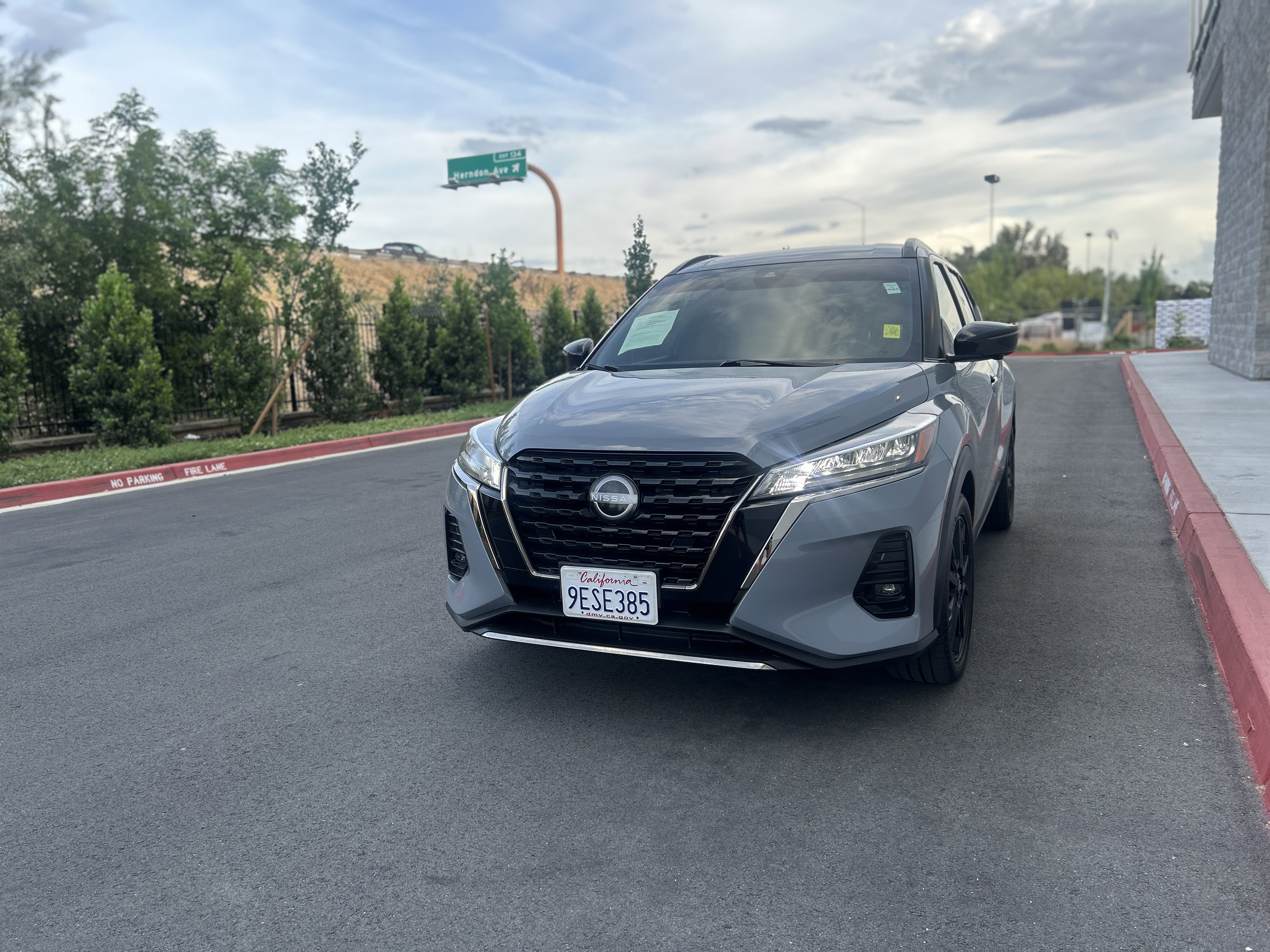 Used 2023 Nissan Kicks SR image 7