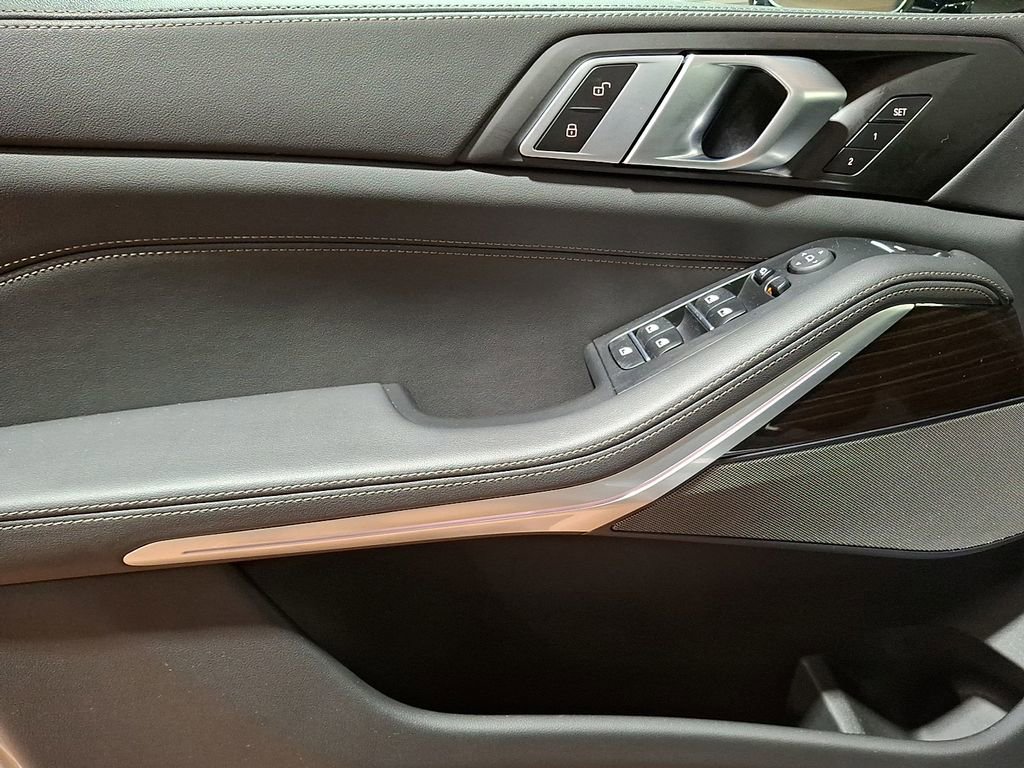 Certified 2025 BMW X5 xDrive40i w/ M Sport Package image 9