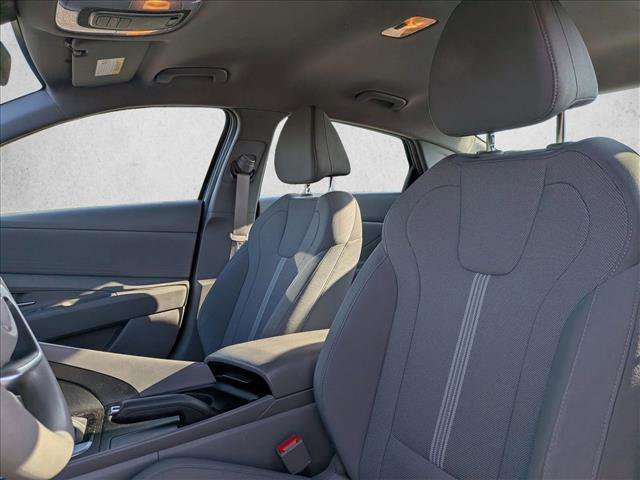 Used 2021 Hyundai Elantra SE image 10