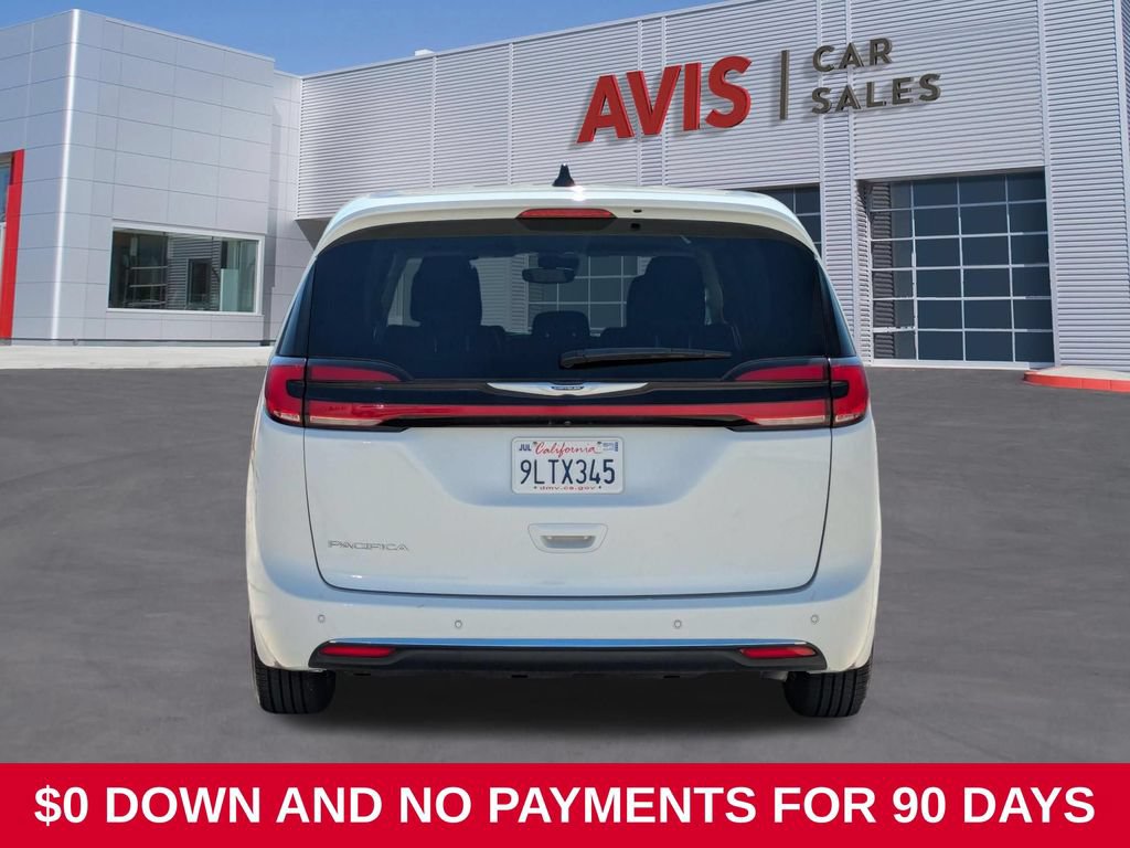 Used 2024 Chrysler Pacifica Touring-L FWD image 7