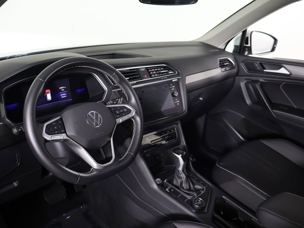 Used 2023 Volkswagen Tiguan SE image 27