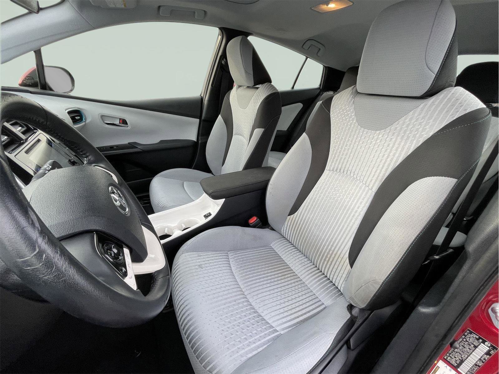 Used 2018 Toyota Prius Three image 12