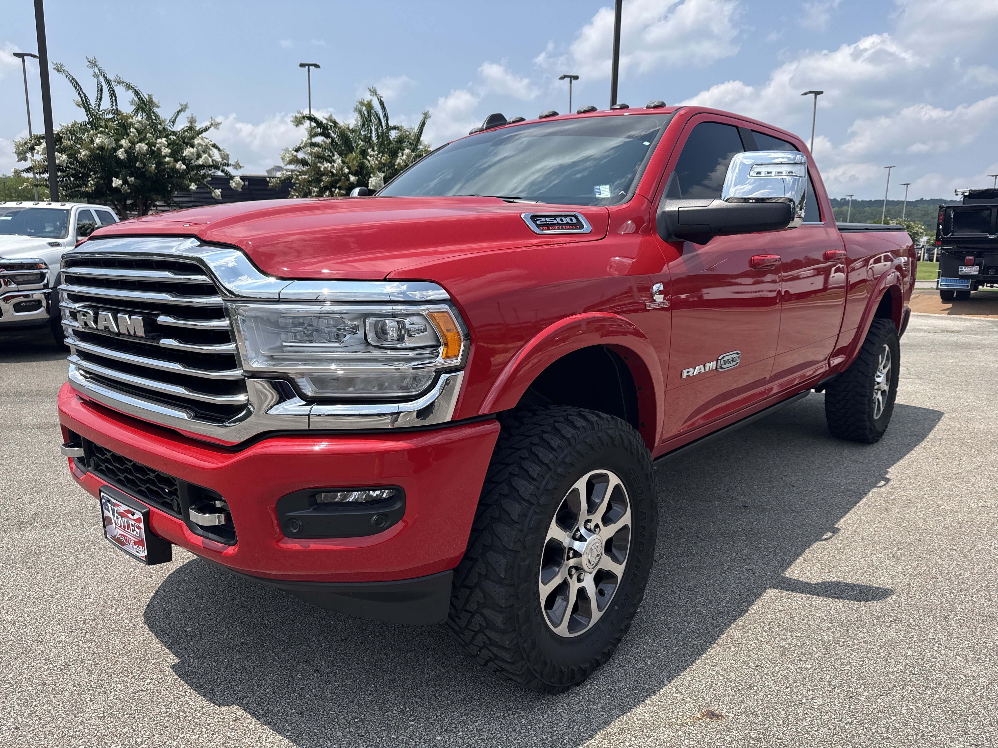 Used 2024 RAM 2500 Limited w/ Towing Technology Group AWD/4WD image 3