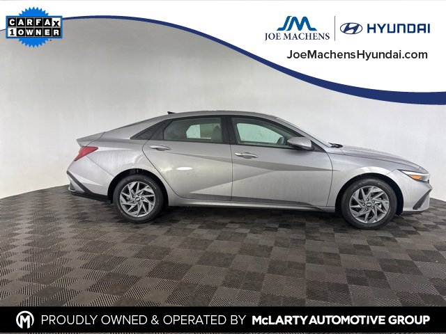 Used 2025 Hyundai Elantra Blue image 6