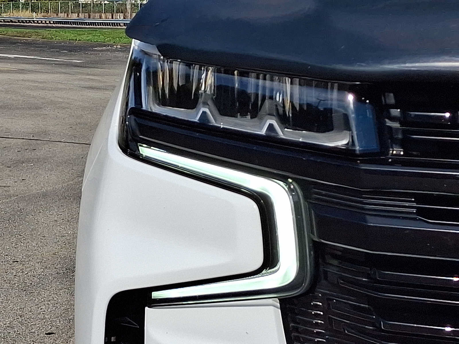 Used 2023 Chevrolet Suburban RST AWD/4WD image 9