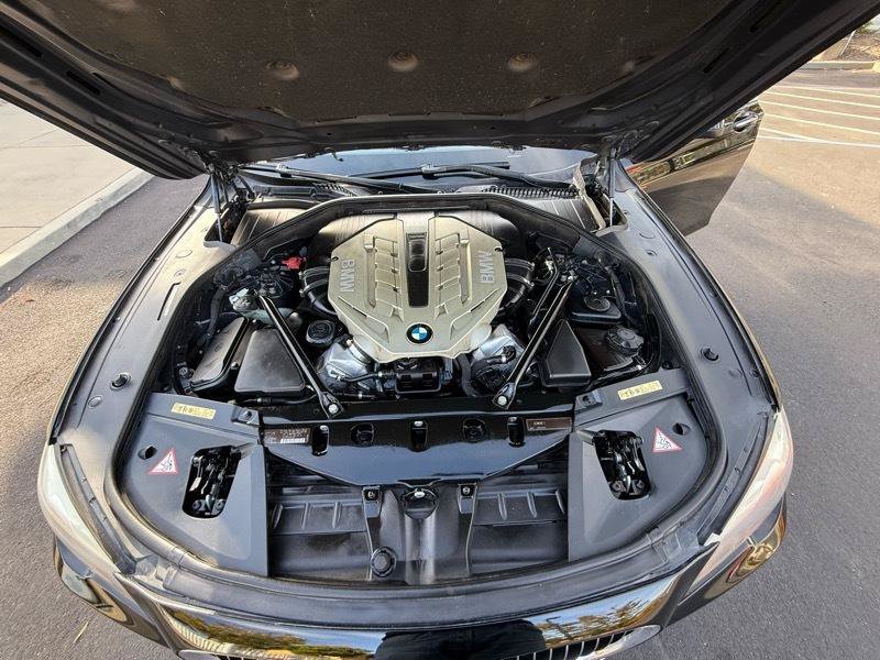 Used 2009 BMW 750i RWD image 30