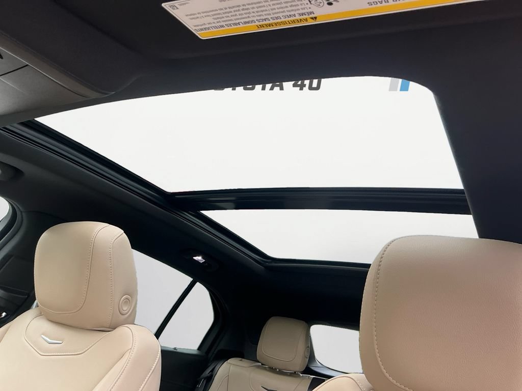 Used 2024 Cadillac XT4 Luxury w/ Cold Weather Package FWD image 19