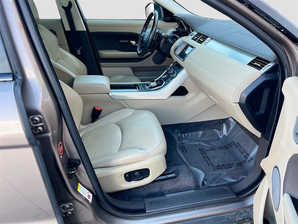 Used 2016 Land Rover Range Rover Evoque SE image 29