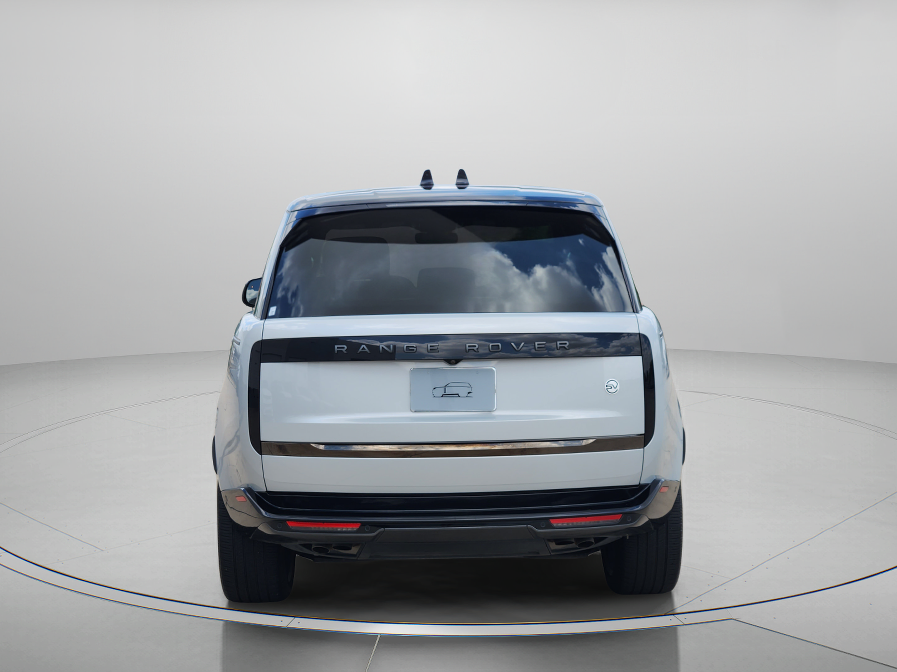 Certified 2025 Land Rover Range Rover SV AWD/4WD image 4