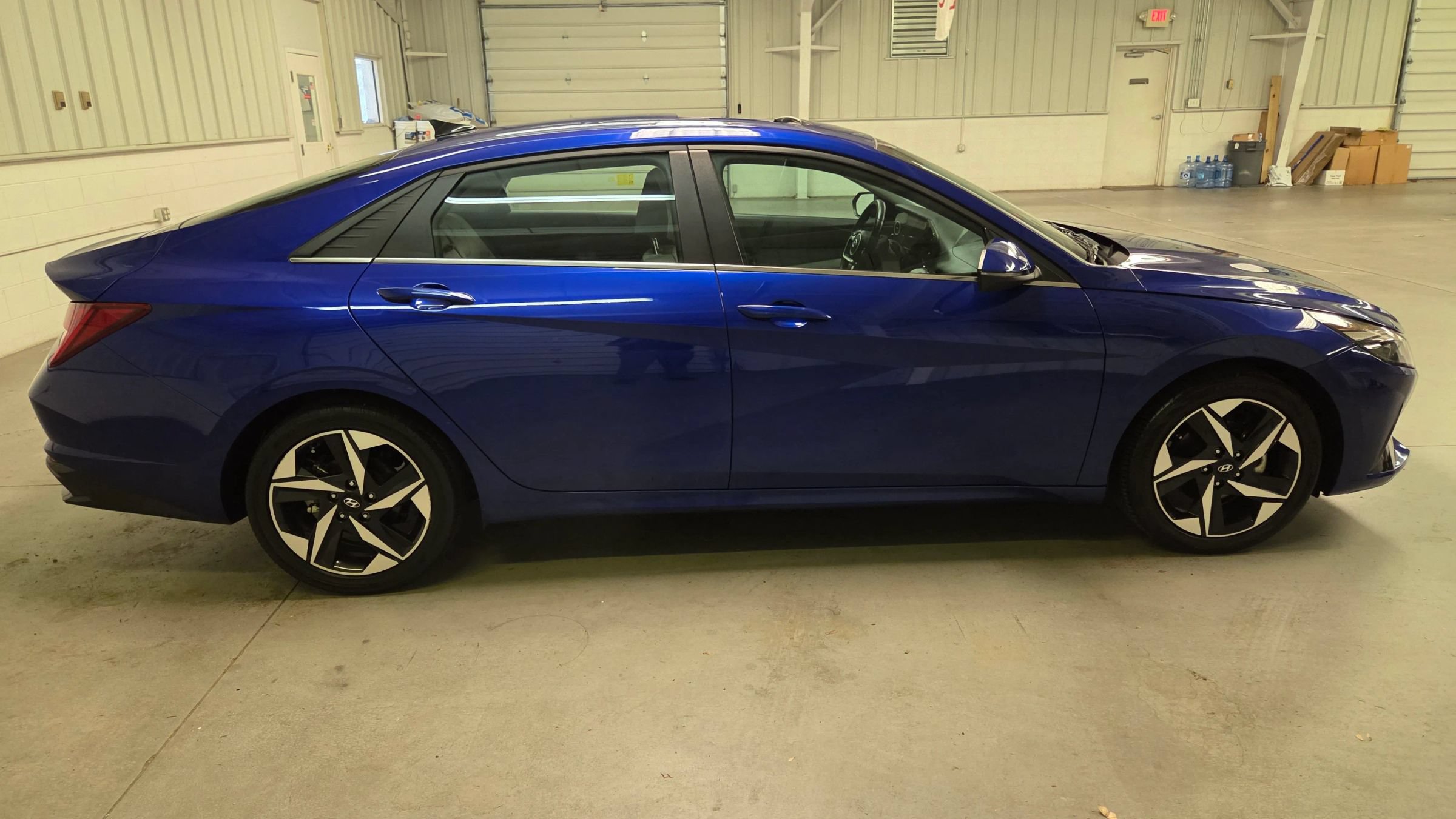Used 2023 Hyundai Elantra Limited FWD image 9