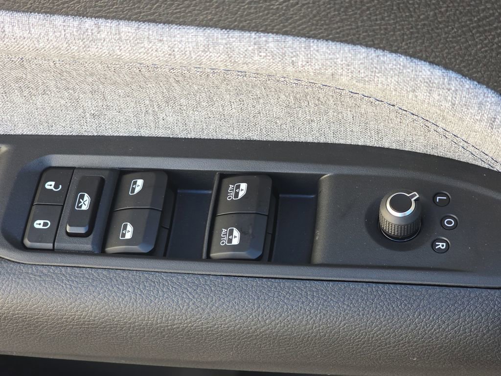 New 2026 Jeep Compass Latitude image 28