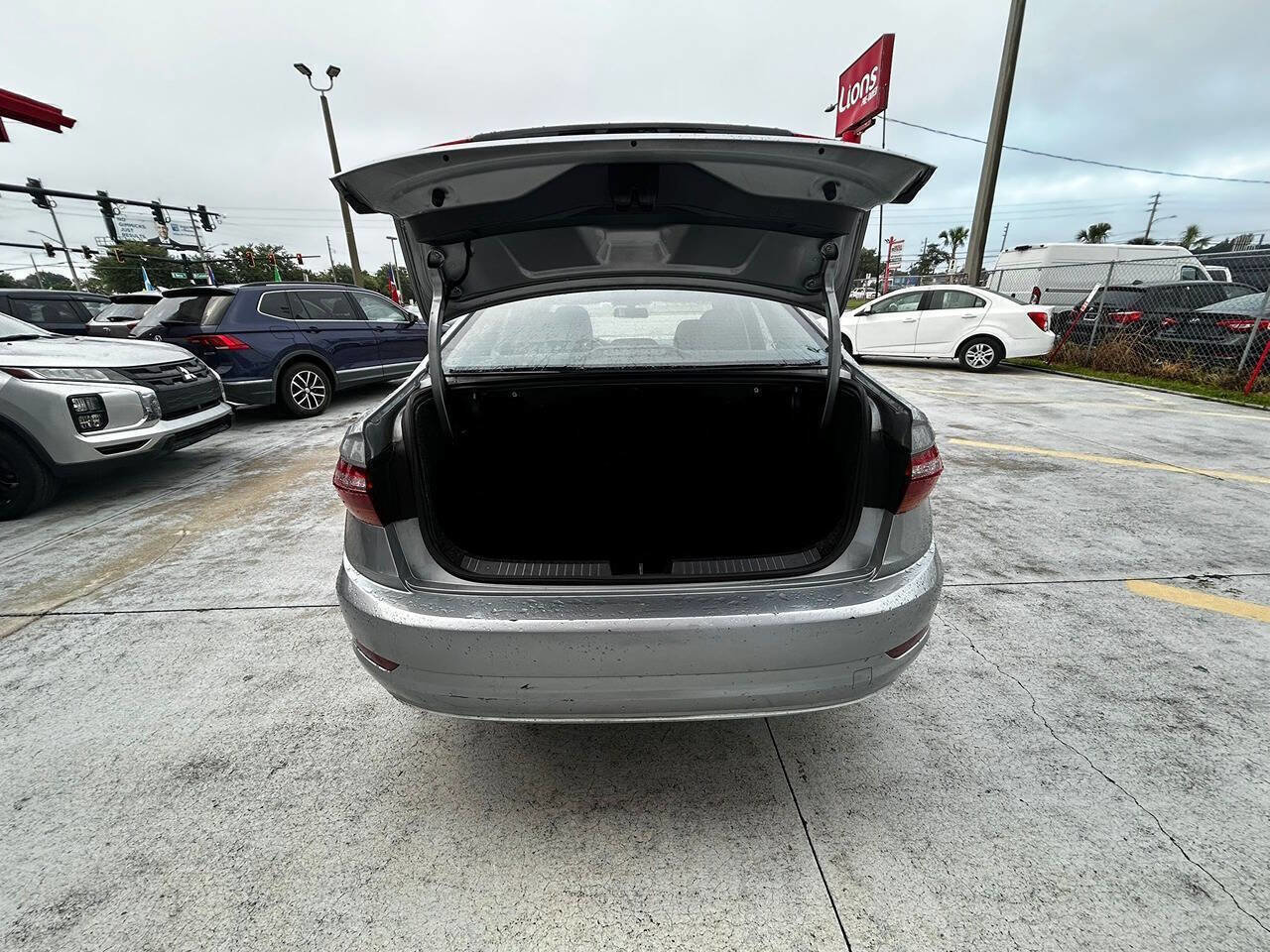 Used 2019 Volkswagen Jetta SE image 11