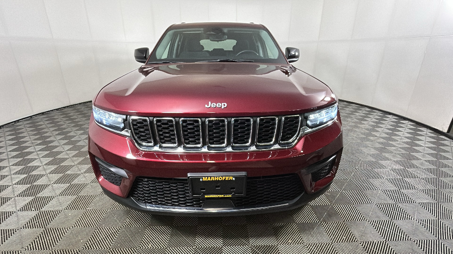 Used 2023 Jeep Grand Cherokee Laredo w/ Luxury Tech Group I AWD/4WD image 9