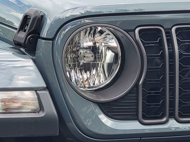 Certified 2024 Jeep Gladiator Sport AWD/4WD image 16