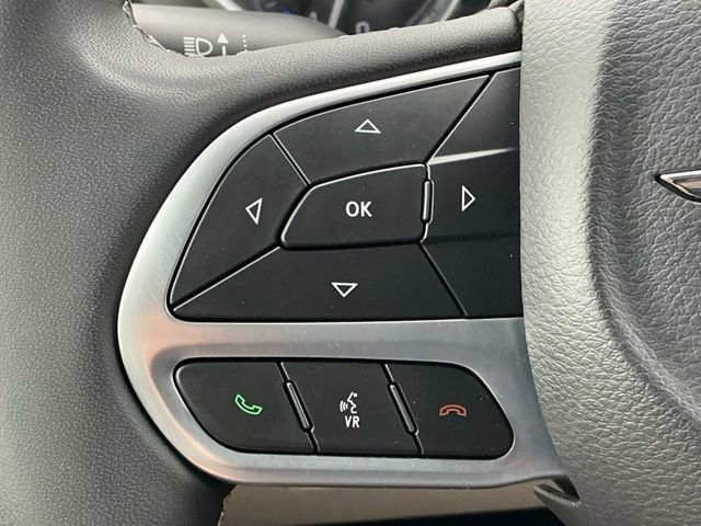 Used 2024 Chrysler Pacifica Touring-L FWD image 27