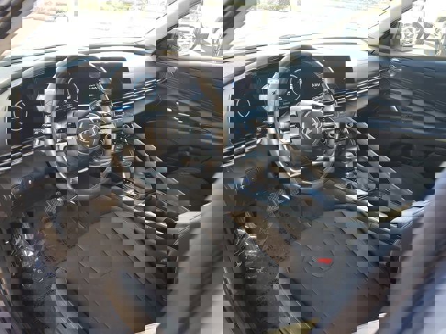 Used 2025 Hyundai Elantra SEL image 19