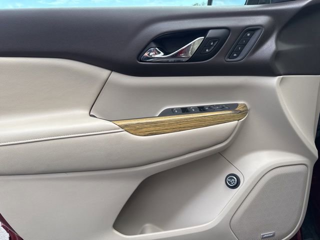 Used 2017 GMC Acadia Denali w/ Technology Package image 9