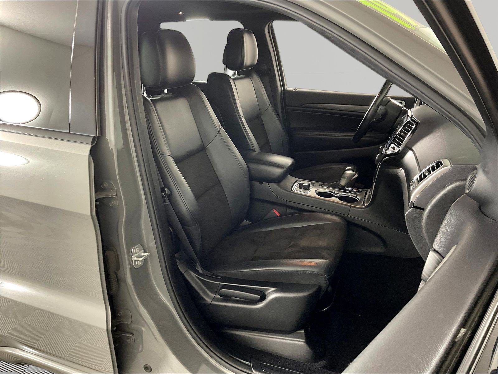 Used 2019 Jeep Grand Cherokee Altitude AWD/4WD image 29