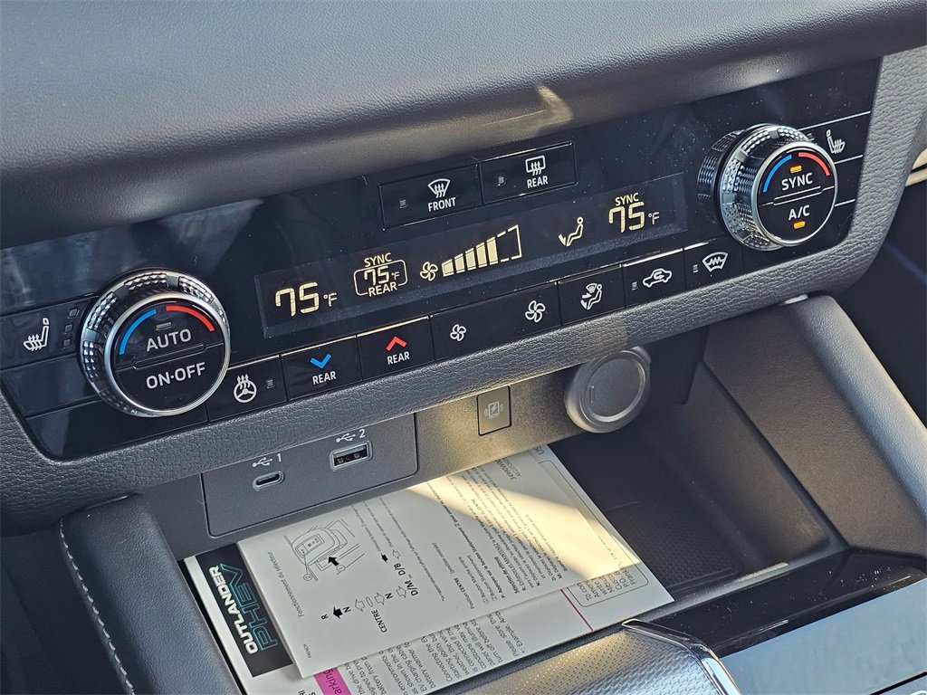 New 2025 Mitsubishi Outlander SEL image 12